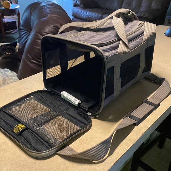 Sherpa Deluxe Pet Carrier - Picture 1 of 5